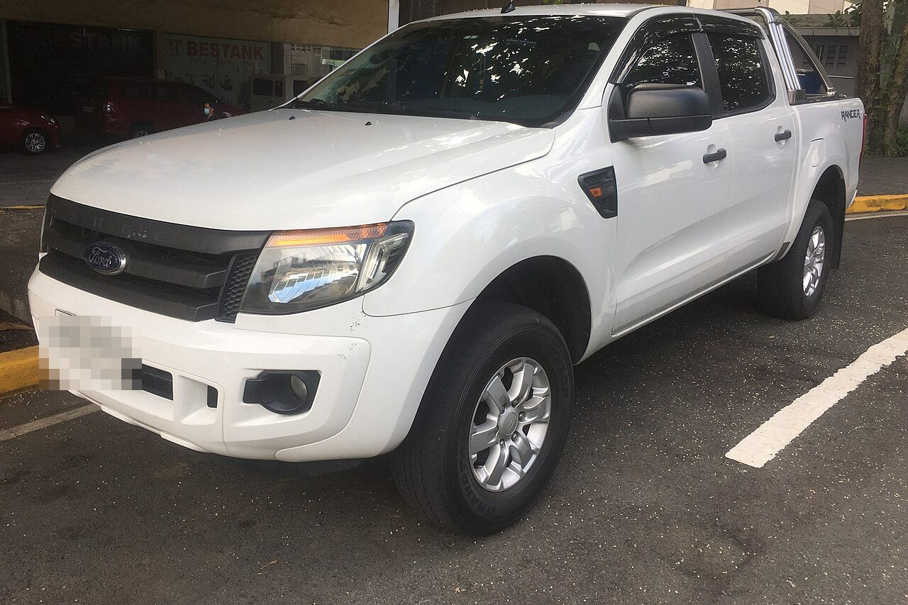 White double cabin pickup truck
